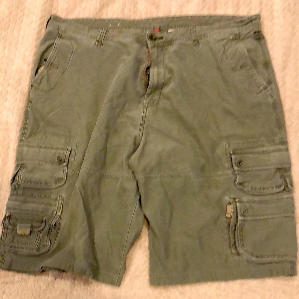 GAP cargo shorts. SZ 44x32